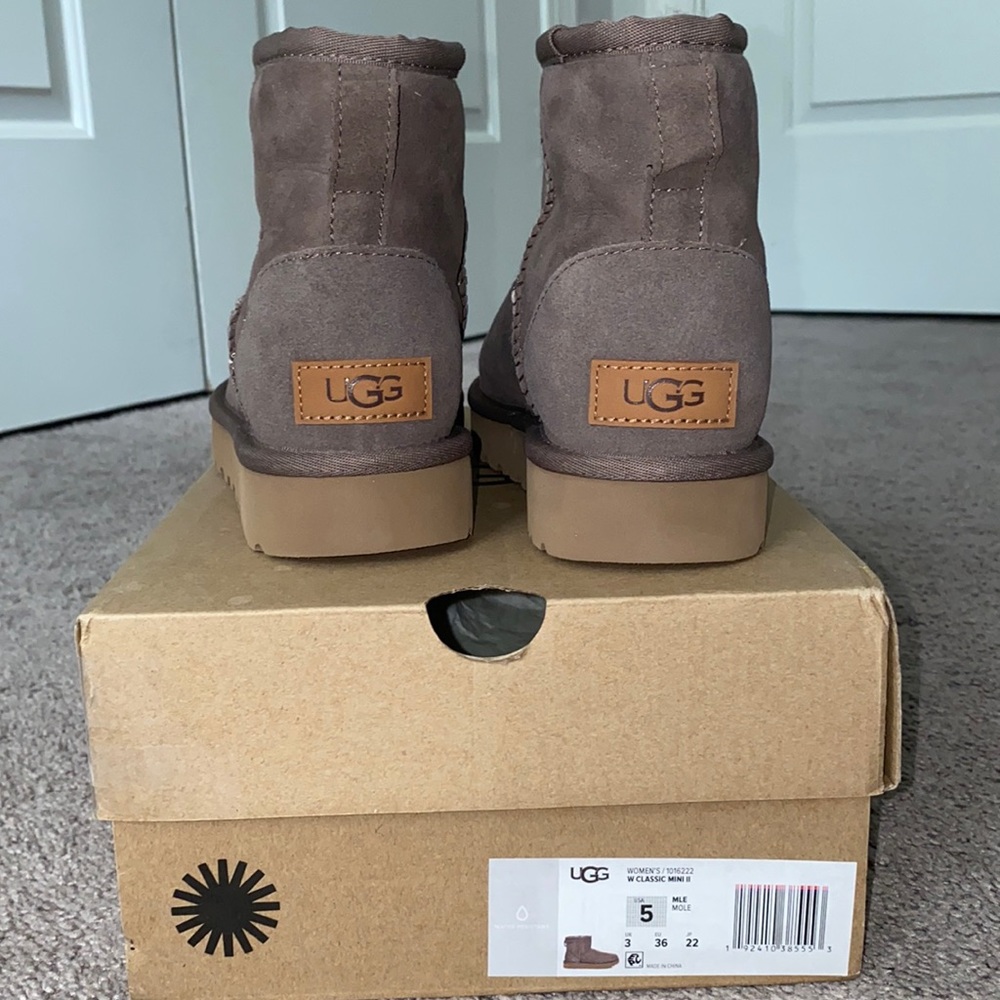 New (Never Worn) Women’s UGG boot!